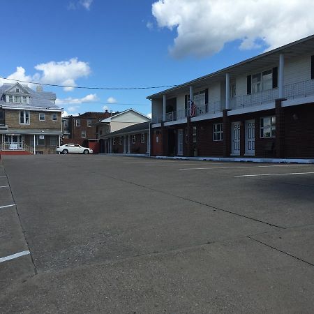 Colonial Hotel-Motel Buckhannon エクステリア 写真