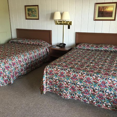 Colonial Hotel-Motel Buckhannon エクステリア 写真