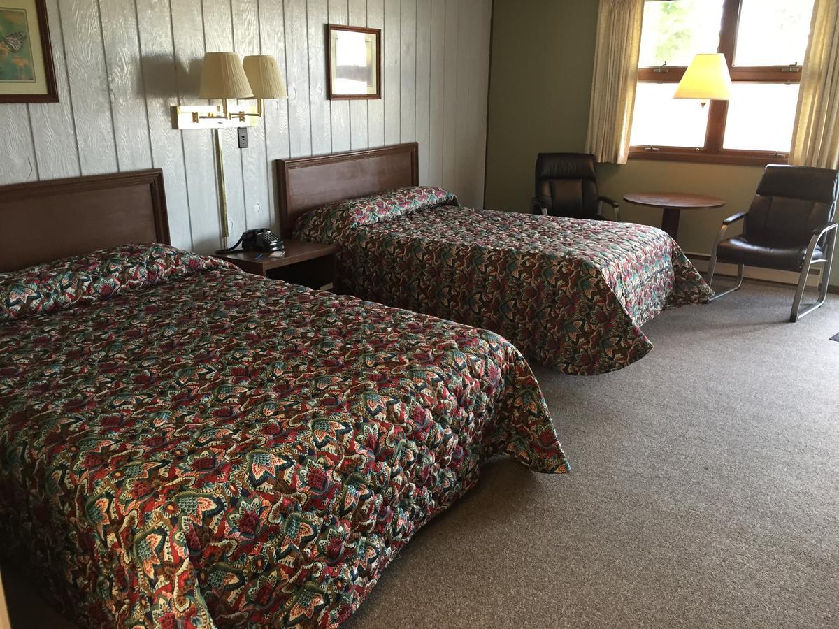 Colonial Hotel-Motel Buckhannon エクステリア 写真